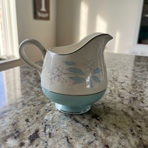 Vintage Homer Laughlin Cavalier Eggshell Romance Creamer dish